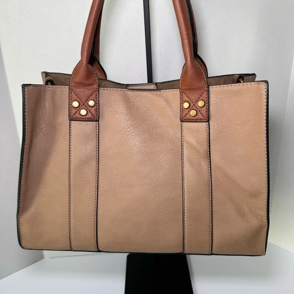 Vintage G.H. Bass & Co. Beige Tote Satchel Bag with Removable Pouch And Wristlet